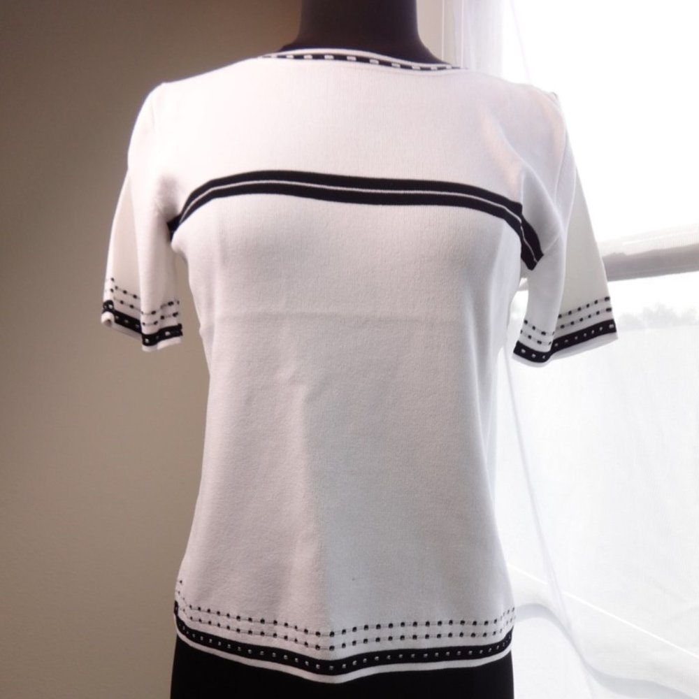 White Sweater w Black stripe Short Sleeve Size M